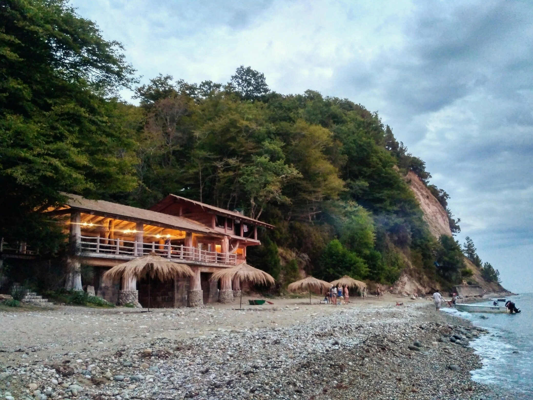 Шлыпра - кемпинг в Третьем ущелье, Пицунда — фото 2