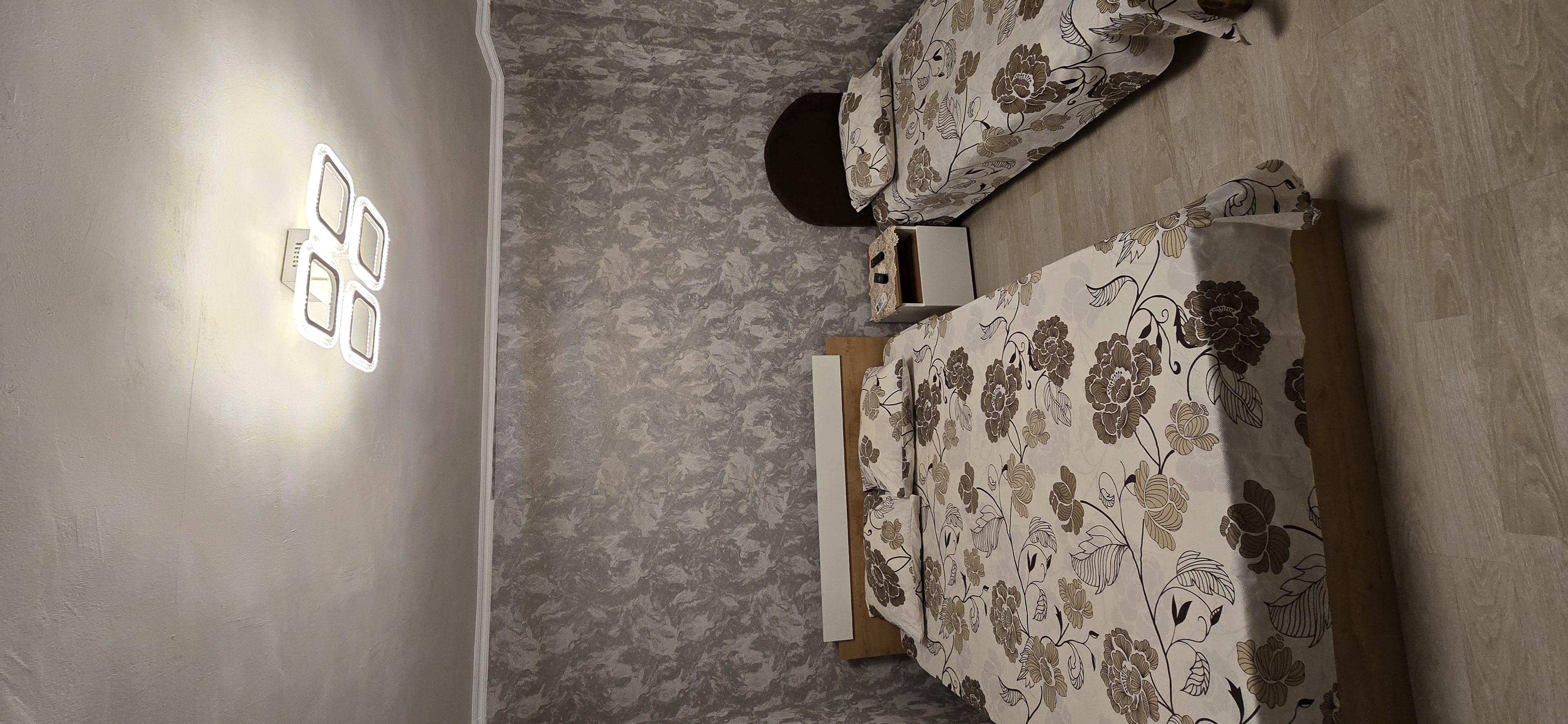 В тени  киви, Сухум — фото 2