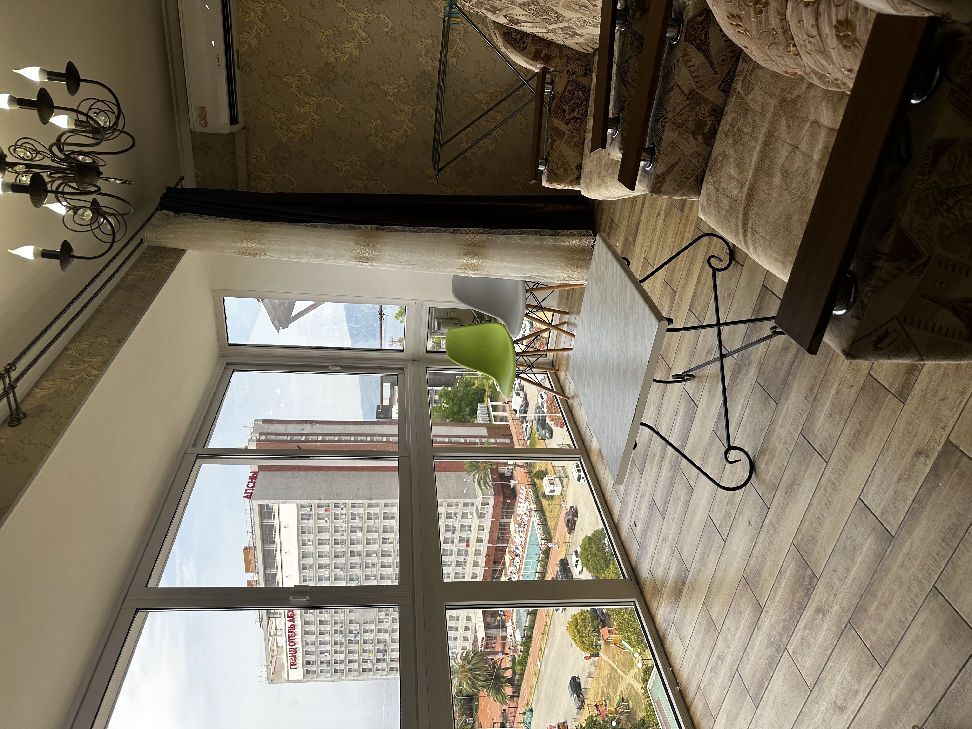 5-комнатная квартира с панорамным видом, Гагра — фото 1