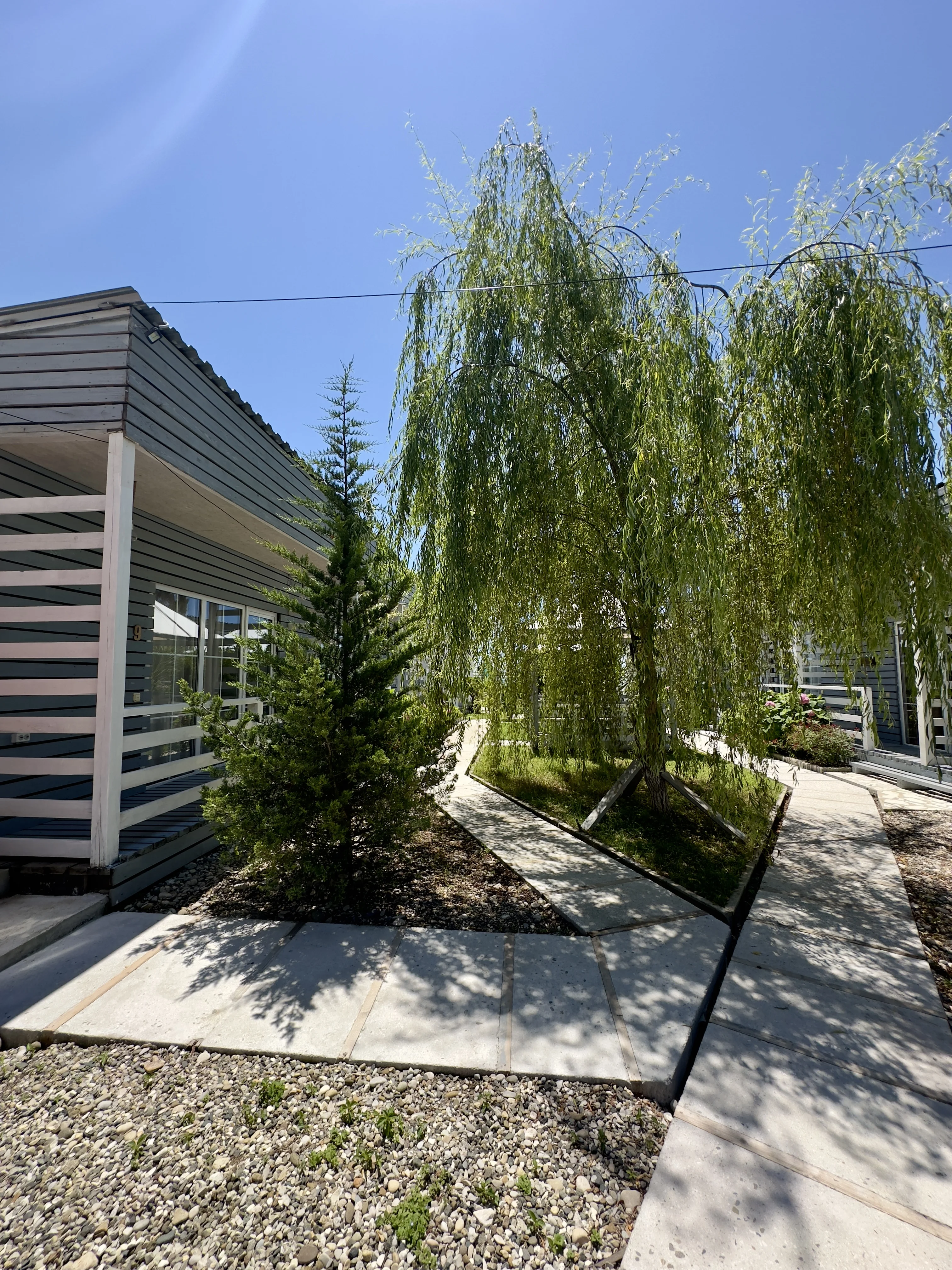 Inn Arazny, Гудаута