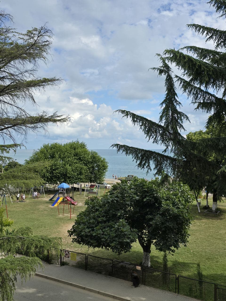 Квартира на берегу моря, Пицунда — главное фото