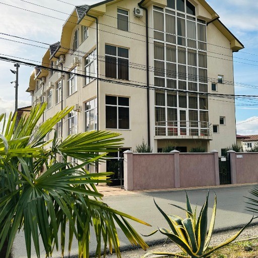 Шакая Демур Геннадиевич — владелец отель bon-amour