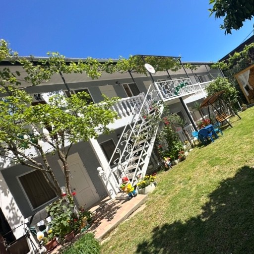Лола — владелец Hotel “Kavo-de-bukso”